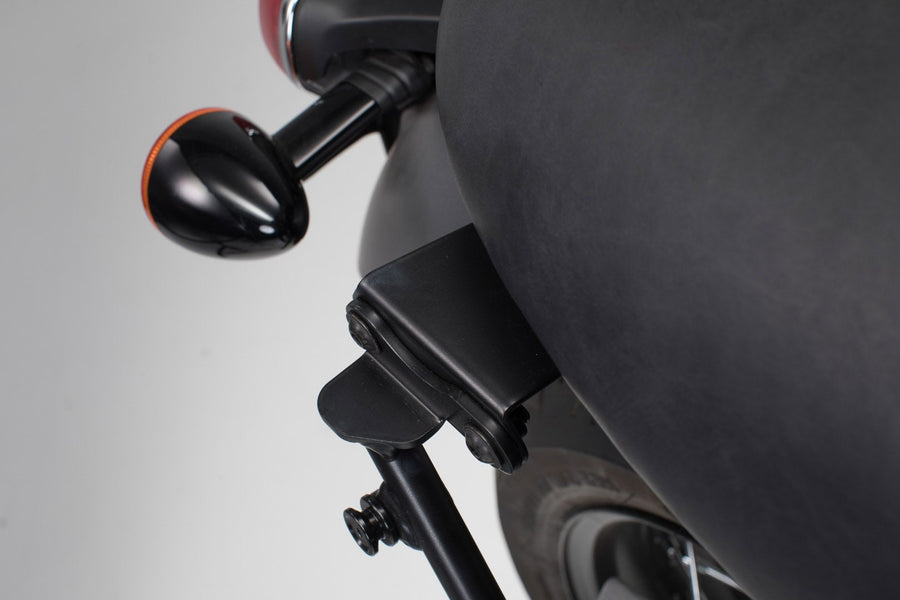 Triumph Bonneville 900 T 100 [2022-2026] - Adapter for SLC/V-LOC sideholder venstre – bilde 1