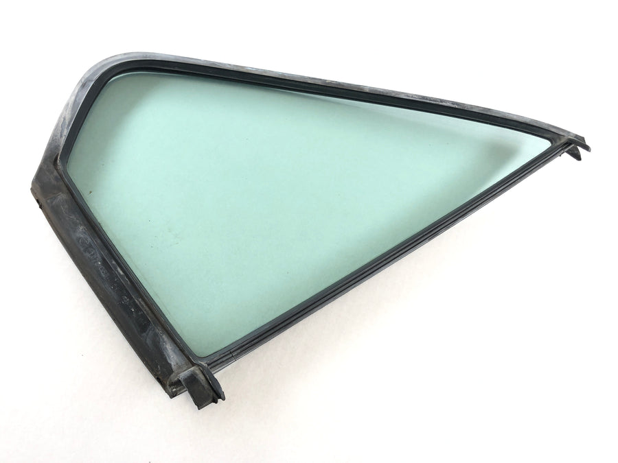 BMW M 535i E28 [1986] - Side Window Triangular Disc bakover til venstre