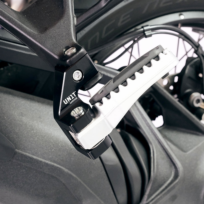 BMW R 1300 GS [2024–2026] - und ADV Sozius-Komfort-Kit mit abgesenkter Fußstütze
