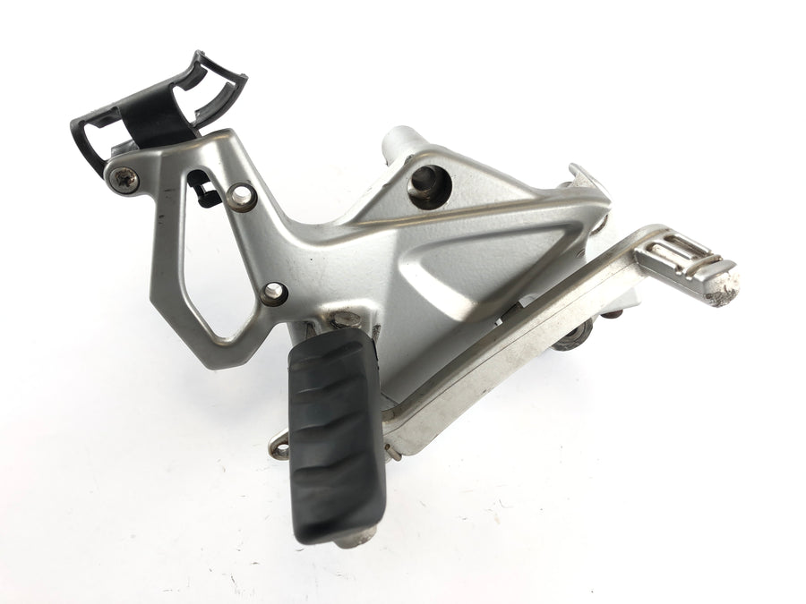 BMW F 800 S [2007] - Fotstøtte til høyre med holder og bremsepedal