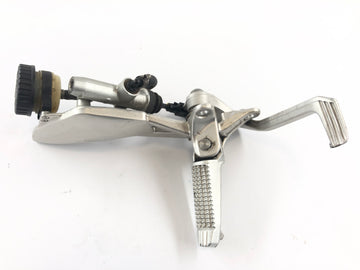BMW K 1300 R [2010] - Fotstøtte førerens fotstøtte rett med bremsepumpe og bremsepedal - 0