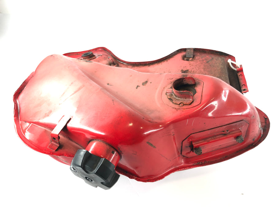 Suzuki DR 800 S SR42B [1991] - Tank bensintank til høyre inne i rusten